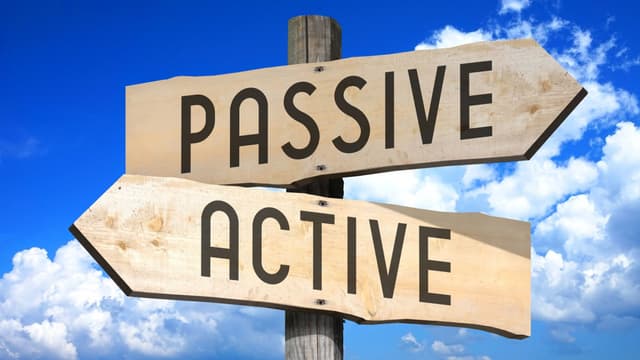 Active Investing vs Passive Investing - What’s the Difference?