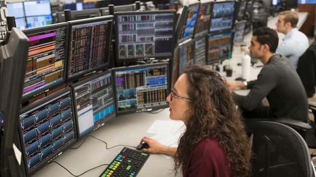 What Is a Stock Brokerage and What Are the Different Types?